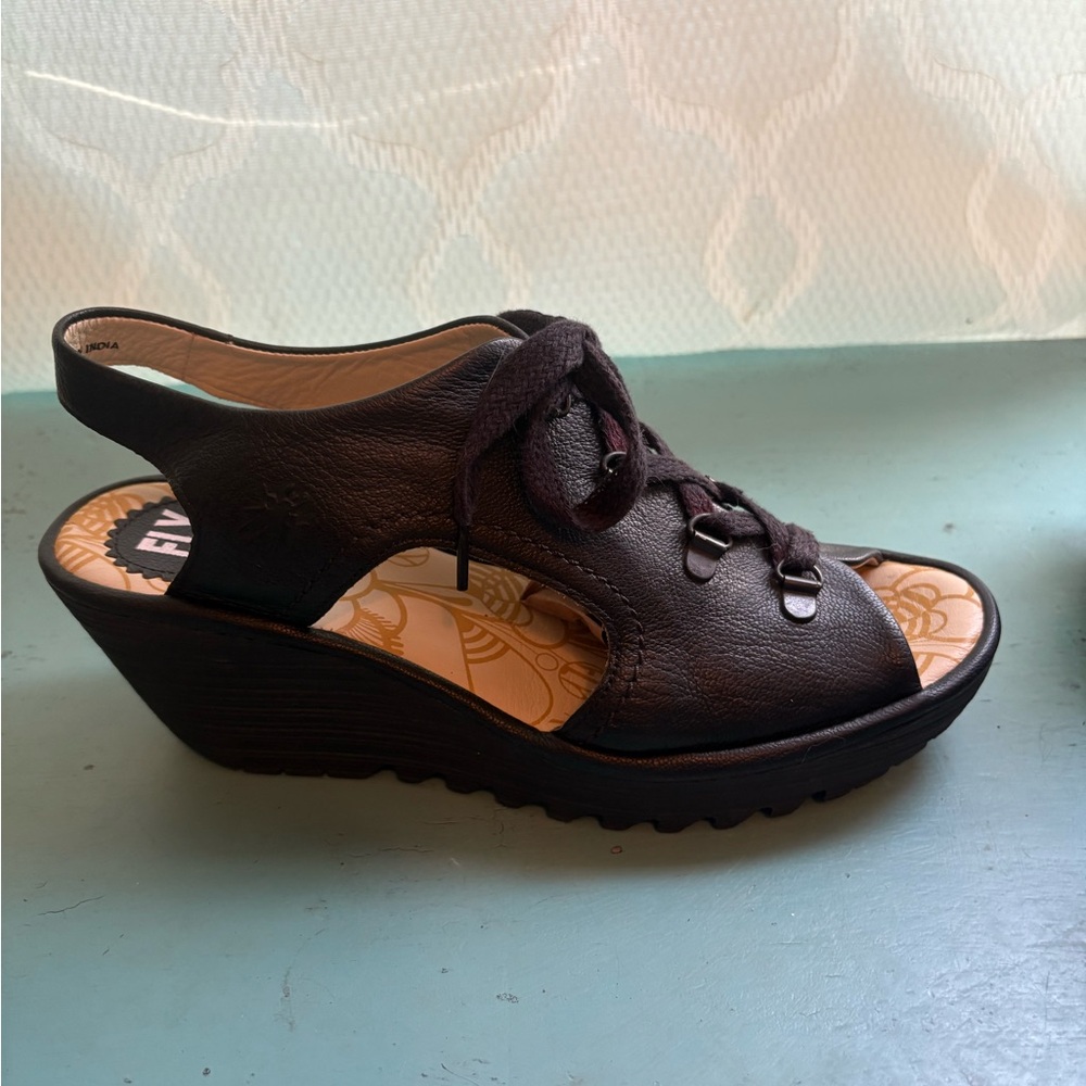 Fly London Yuta 617 fly platform